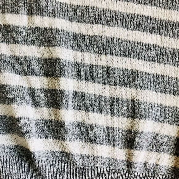 Arturo Calle Grey and White Striped V-neck Sweater - Picture 6 of 8